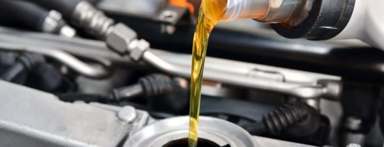 uzupełnianie oleju silnikowego